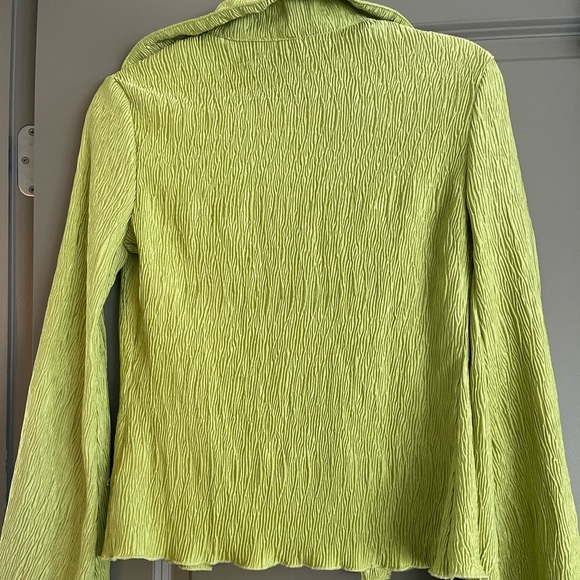 Womens button up top. Size small. Like new condition. - Picture 3 of 3